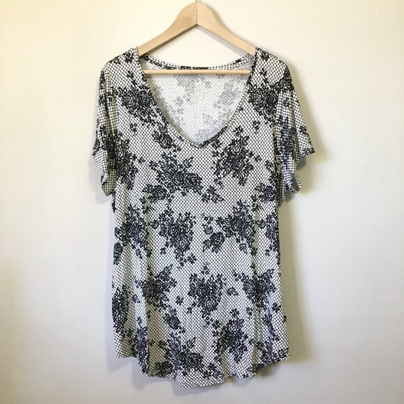 Michel Studio B&W Floral Lace Print Stretchy V-Neck Modern Tee - Picture 1 of 16